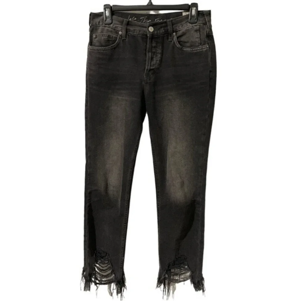 Free people Black Distressed Destroyed Chewed‎ Up Midrise Straight Leg Size 26